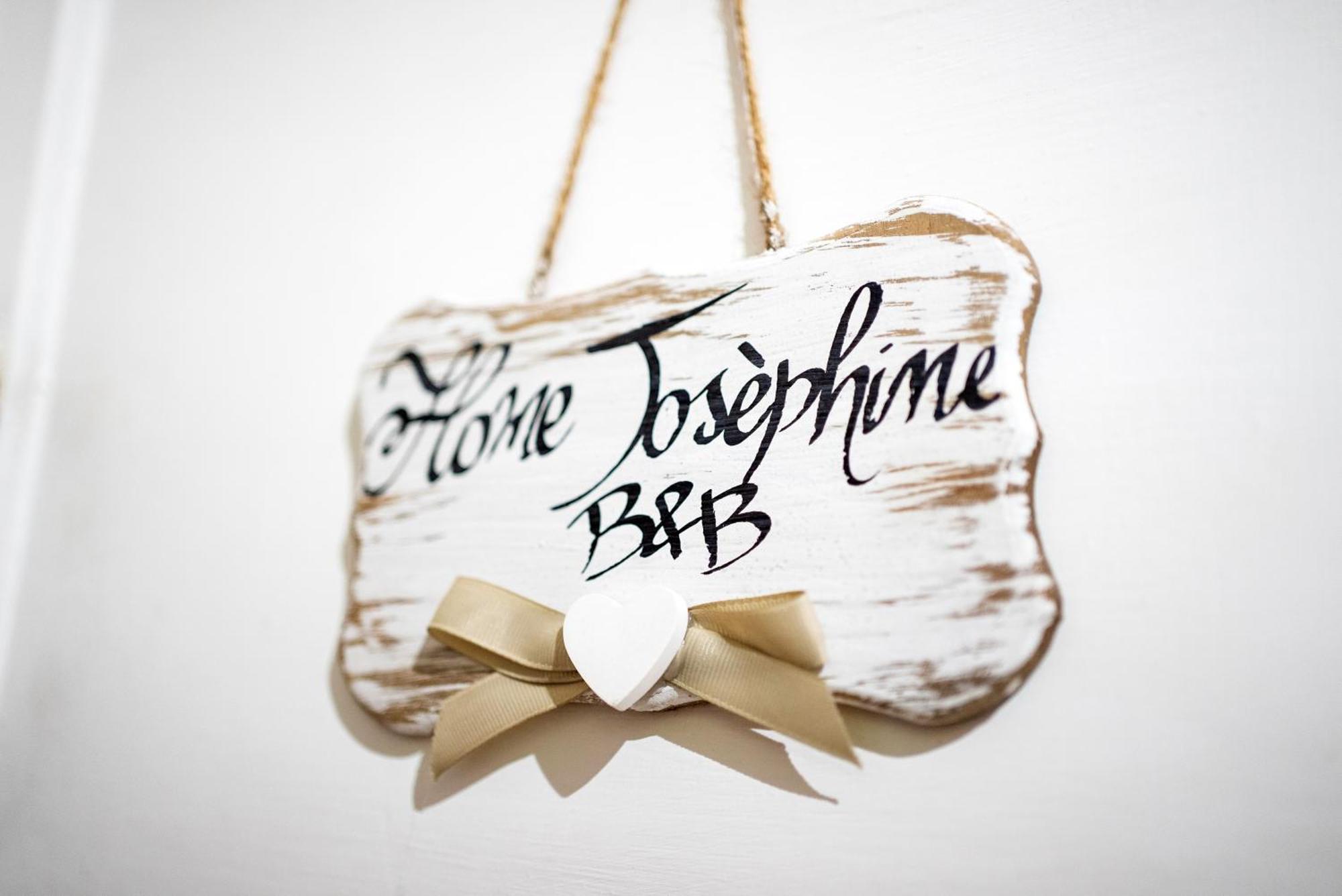Home Josephine, A Due Passi Dalla Reggia Caserta Exteriör bild